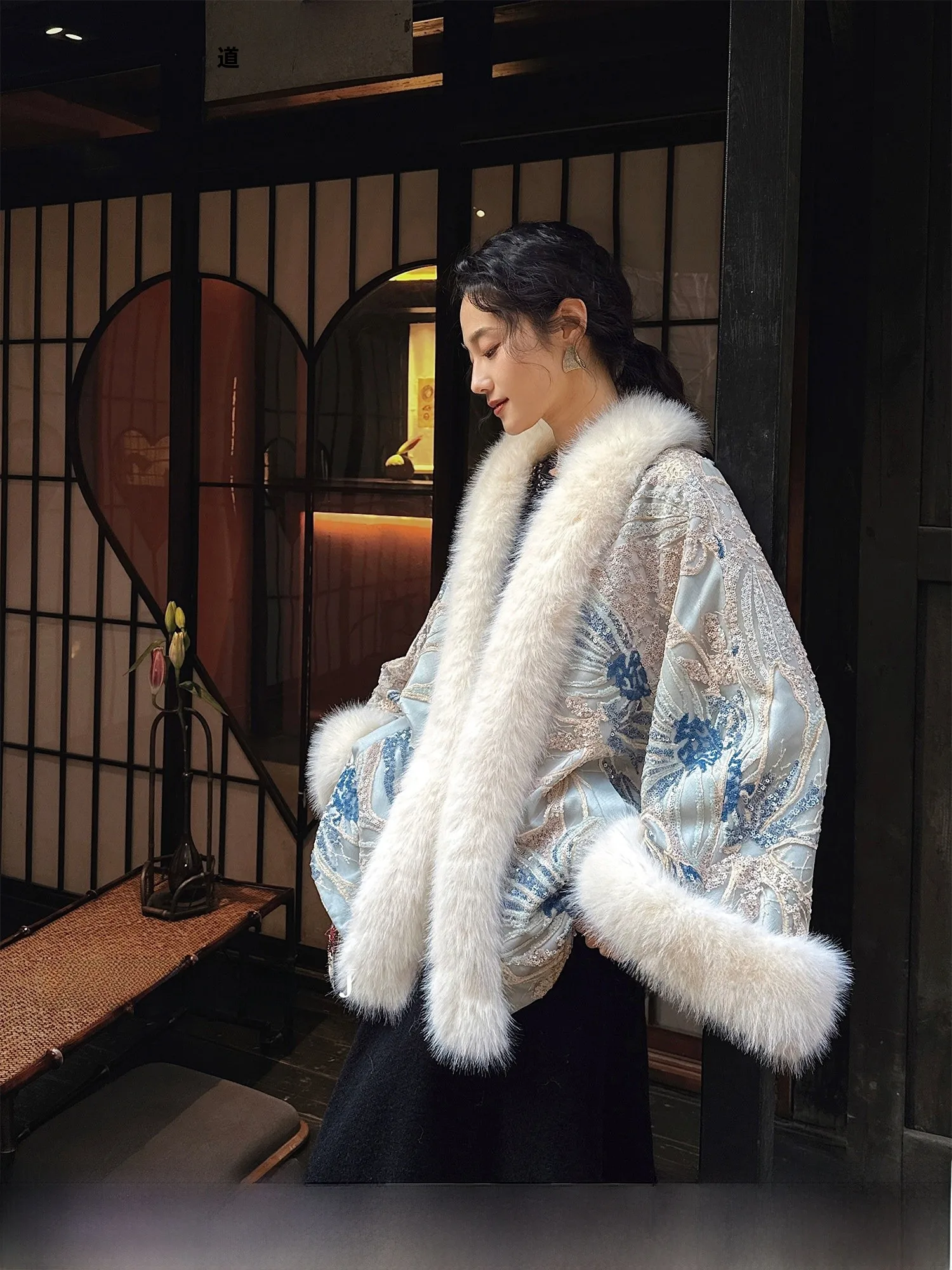 

Новая женская зимняя утепленная куртка Sanji Bla Flower в китайском стиле с тяжелой вышивкой, мехом и хлопком, с длинными рукавами