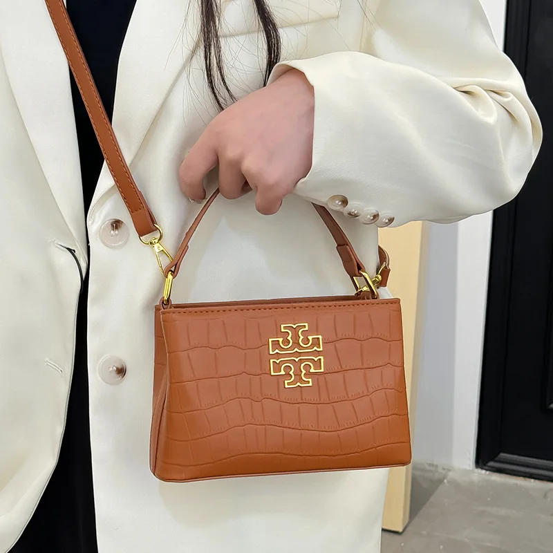 

2025 Niche Designer Bucket Bag Stone Wash Vintage Purse for Women Adjustable Crossbody Strap Vegan Leather Chic