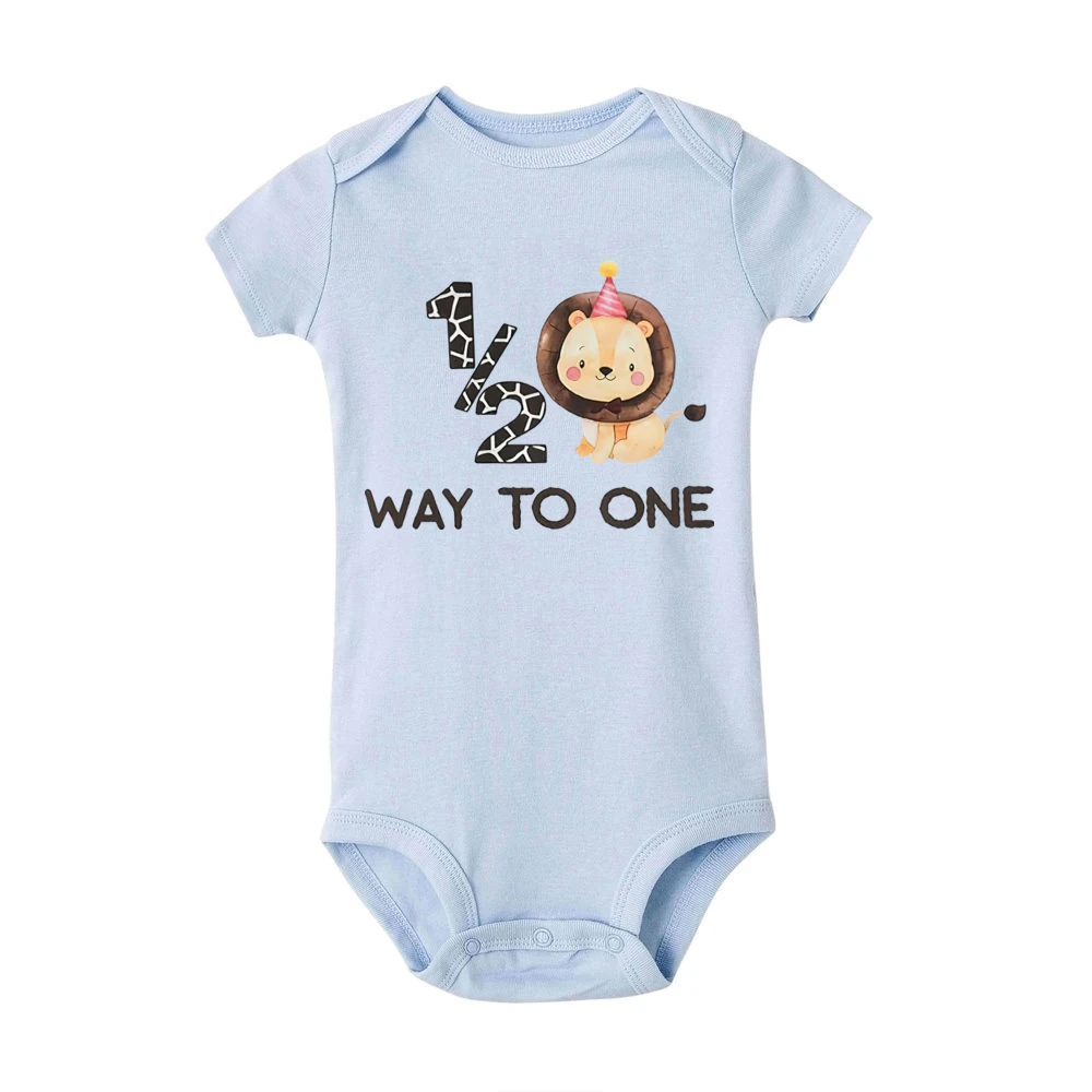 1/2 Way To One &lion Pattern Print Baby Boys Romper Baby\'s Half Birthday Short Sleeve Bodysuit Birthday Party Odzież dla niemowląt