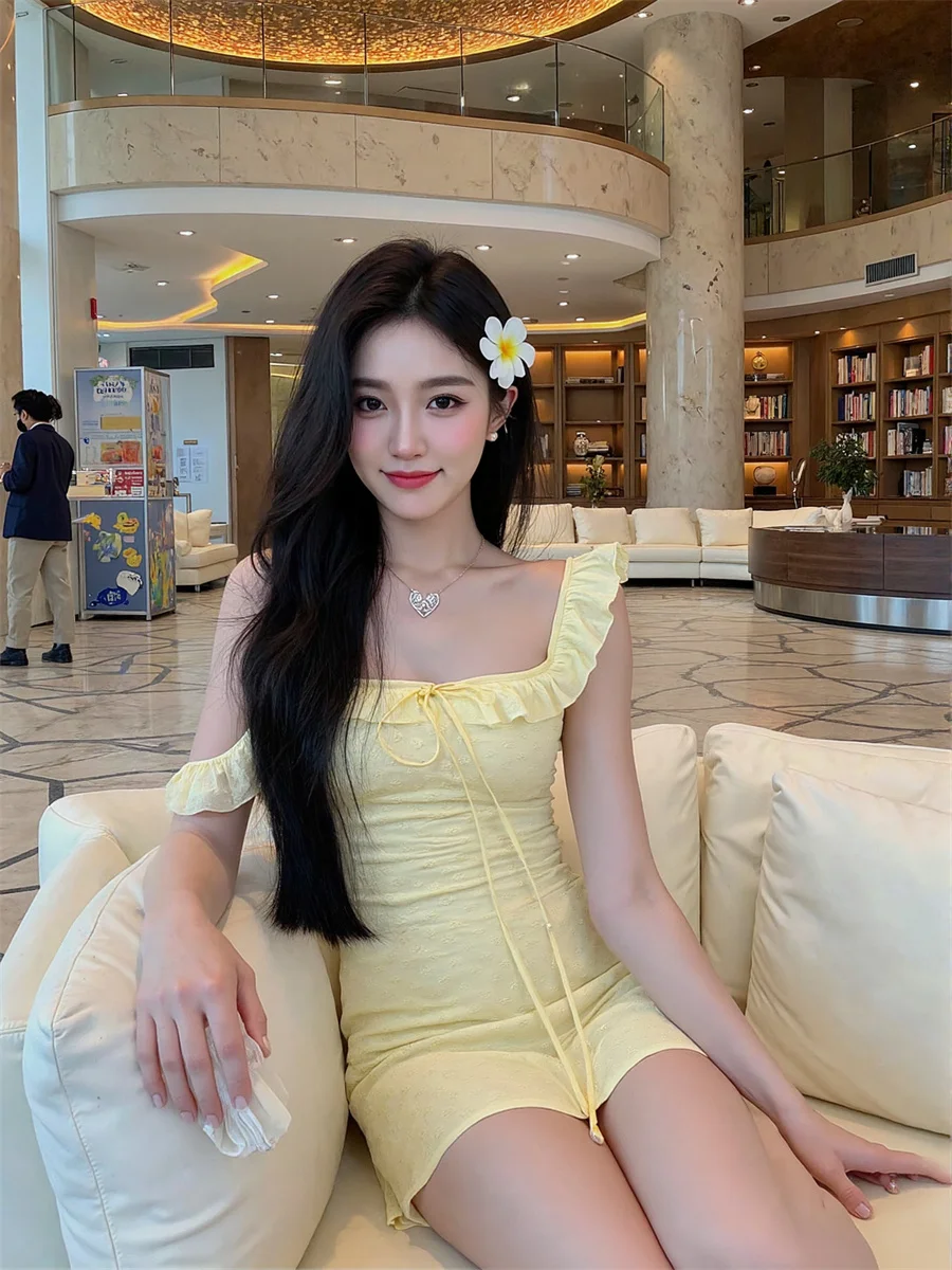 فساتين نسائية أصفر أنيق بقصة ضيقة صغيرة مكشكشة طبقات مكدسة متجمعة مكشكشة رفرفة منتفخة