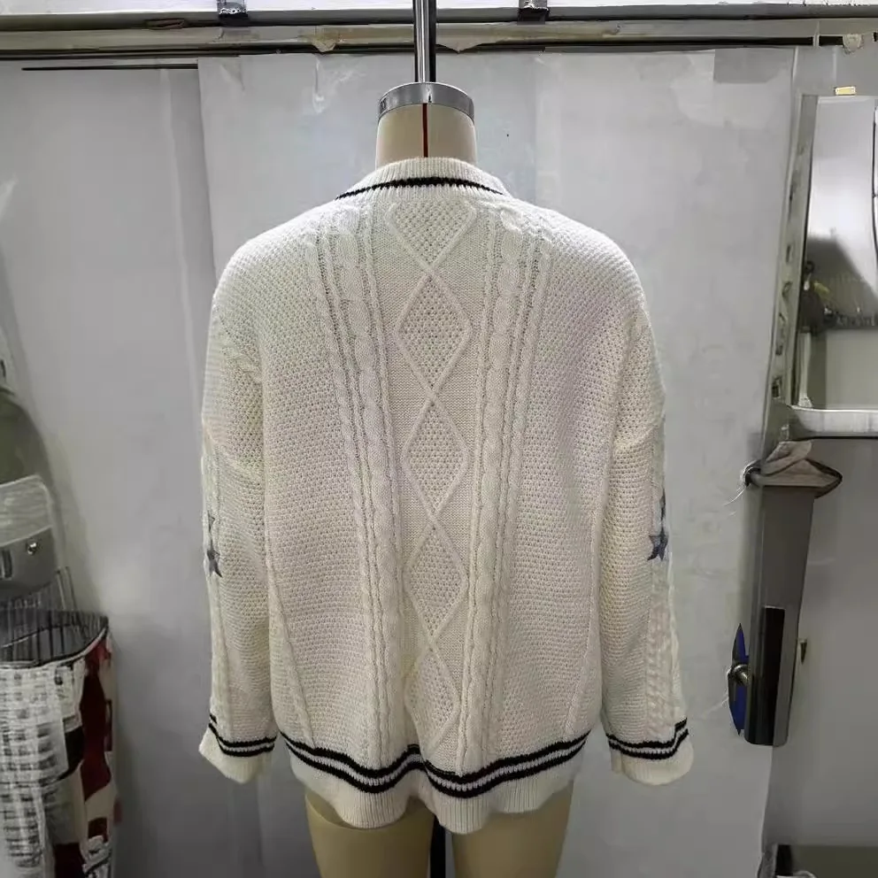 카디건 스네이크 스타 카디건 테일러 자수 브이넥 버튼 다운 니트 스웨터 블랙 귀여운 의상 가을 겨울