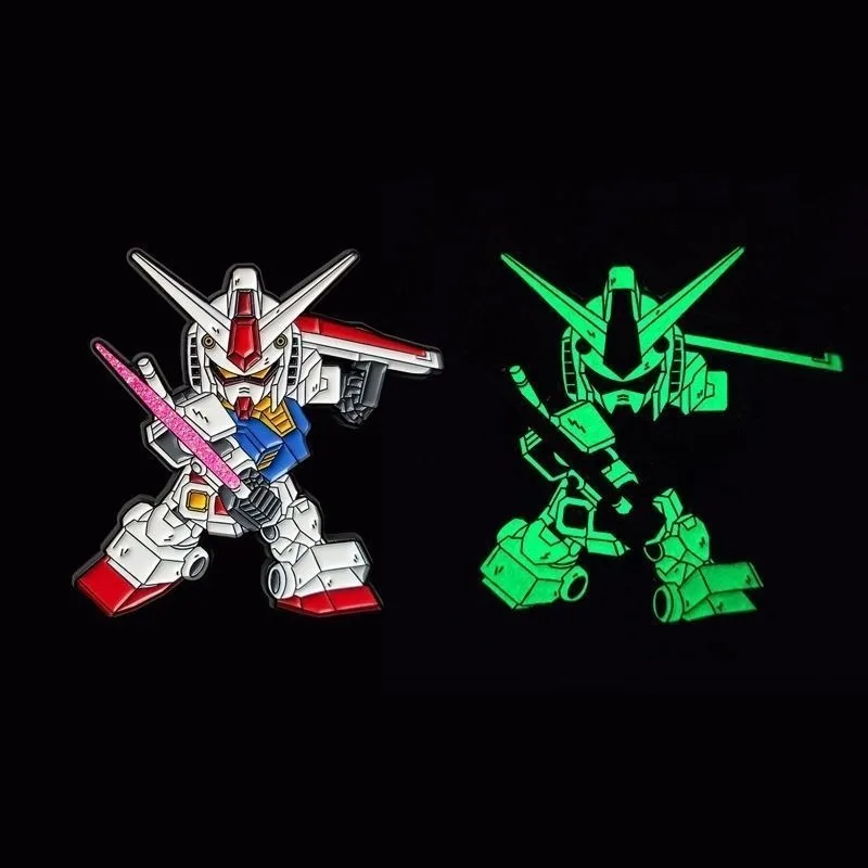 المحارب RX-78 Gundam مضيئة بروش أنيمي عمل الشكل المحمول الكرتون شارة الملابس على ظهره اكسسوارات الديكور هدايا الاطفال