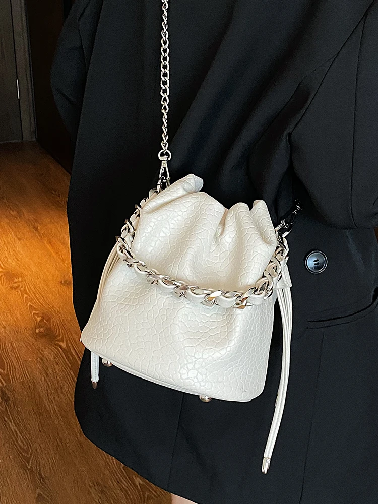 Fashion Chains Handle Bucket Bags 2023 New Popular Pu Leather Drawstring Single Shoulder Bag Versatile Women Crossbody Bag