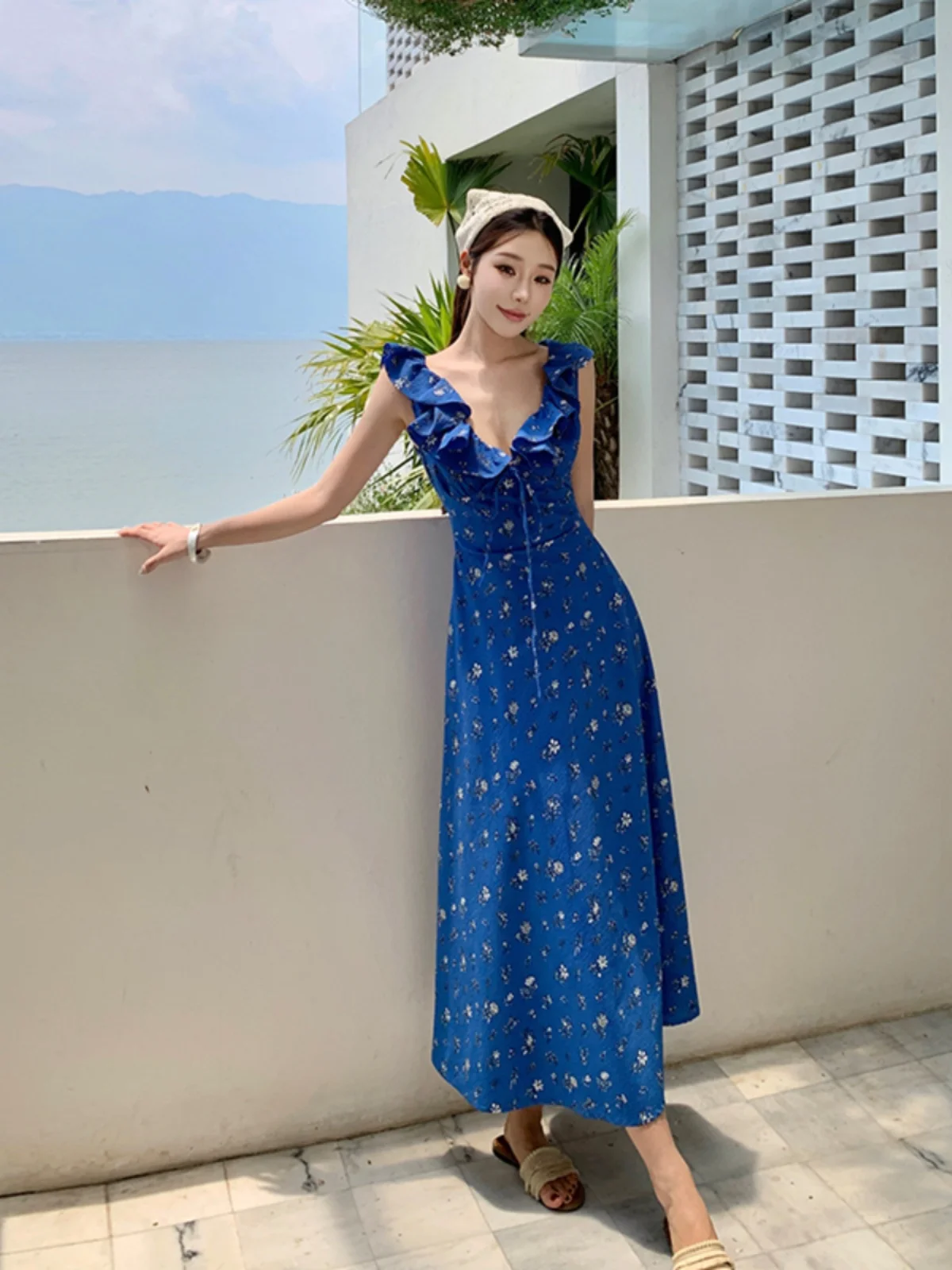 French sle Klein Blue White Floral Wooden Ear Dress Waist Hugging A- line Skirt Sanya Beach Skirt Seaside Vacation