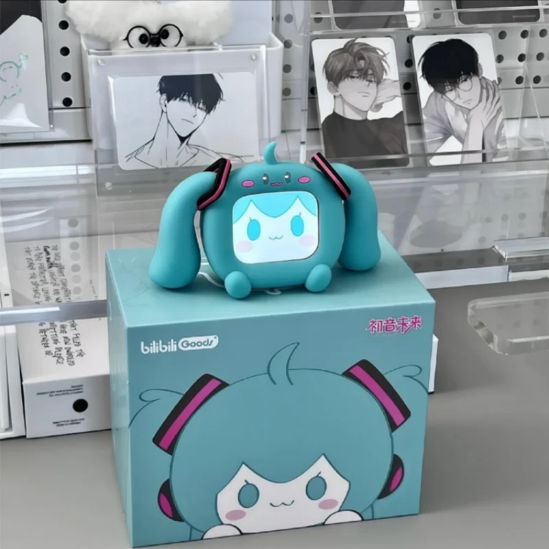 初音ミクアニメ周辺機器タッチスクリーンインタラクティブワイヤレスbluetoothヘッドセットキューブフェイスlcdギフトボックス女の子のおもちゃ誕生日プレゼント
