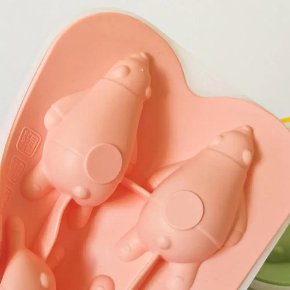 Ice Cube Storage Container Flexible Silicone Ice Cube Mold with Lid Leak-proof Stackable Ice Tray Lying Bear Shape for Home