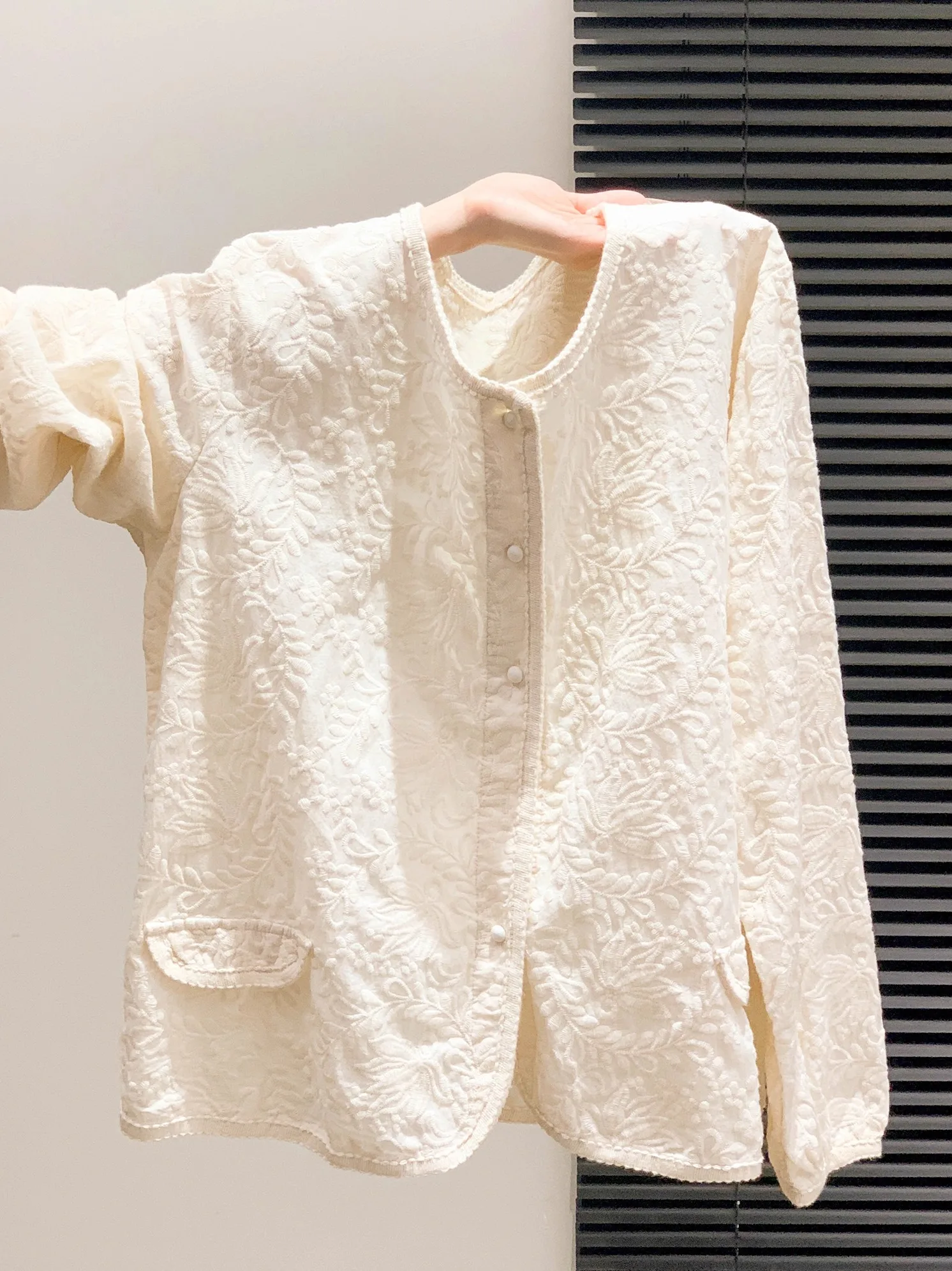 

Ele White round Ne Embroidered irt Women's Spring Autumn Small Fraance Sle Patch Cover Single Button Cotton irt