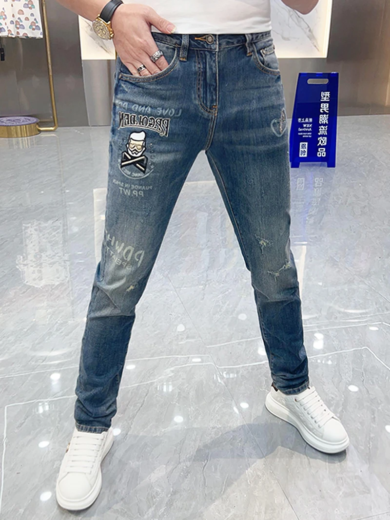 

Светло-голубые мужские джинсы с вышивкой, весенне-летние модные брендовые брюки с принтом Bae, облегающие длинные брюки, модная молодежная повседневная одежда