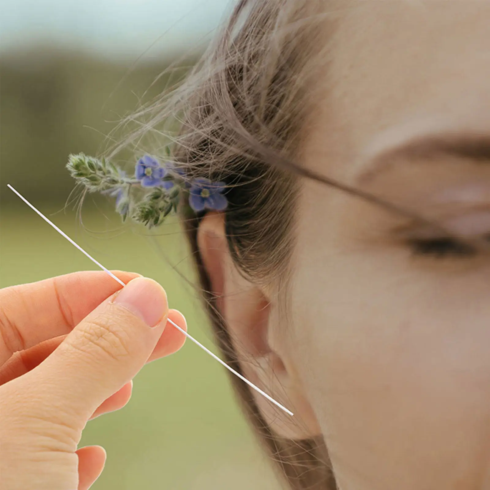 360Pcs Ear Piercing Cleaning Floss Disposable Piercing Cleaning Sticks for Earring Hole Nose Ring Cleaner Portable Personal Care