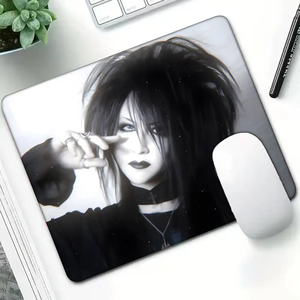 1 قطعة لوحة ماوس قوطية مانا سما كلاها غير قابلة للانزلاق مناسبة لأجهزة الكمبيوتر المكتبية وأجهزة الكمبيوتر المحمولة والألعاب الرياضية الإلكترونية حصير مكتبي XXL لوحة المفاتيح #4