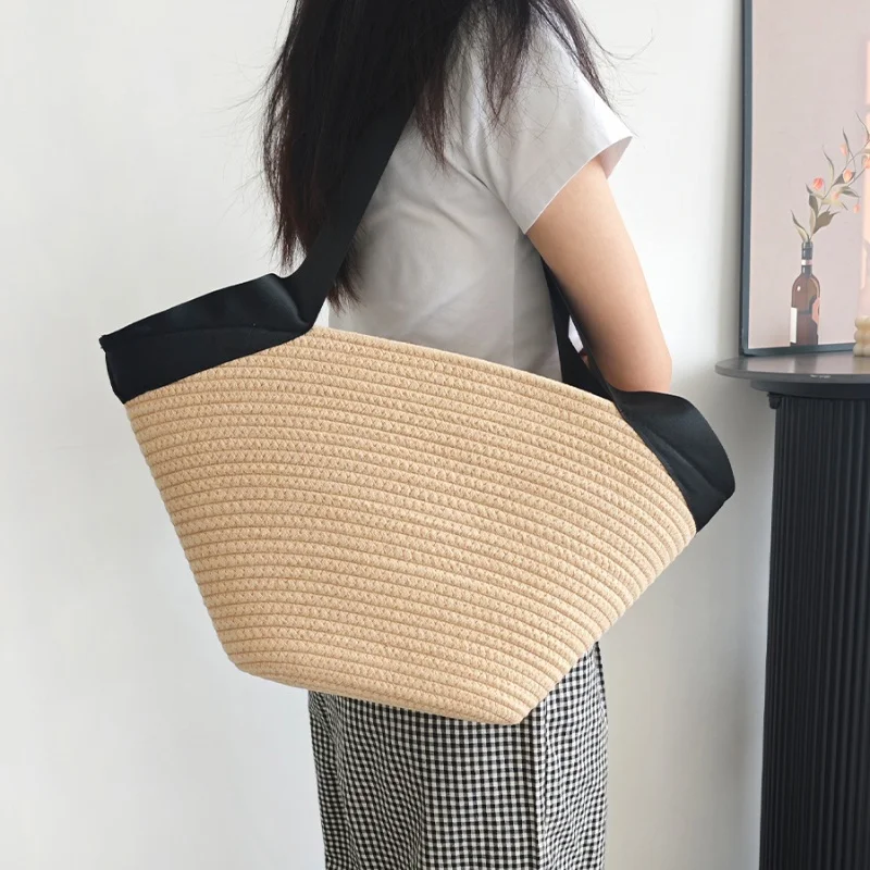 حقيبة يد نسائية كاجوال من القطن المنسوج بسعة كبيرة مصنوعة يدويًا من القش على شكل دلو حقيبة شاطئ لقضاء العطلات والسفر حقيبة كتف عصرية