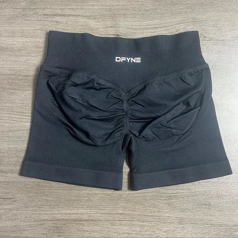 تأثير السراويل مع شعار 4.5 ''منخفضة الخصر سلس اليوغا السراويل Scrunch بوم الصالة الرياضية السراويل تجريب السائق قصيرة تمتد اللياقة البدنية قصيرة