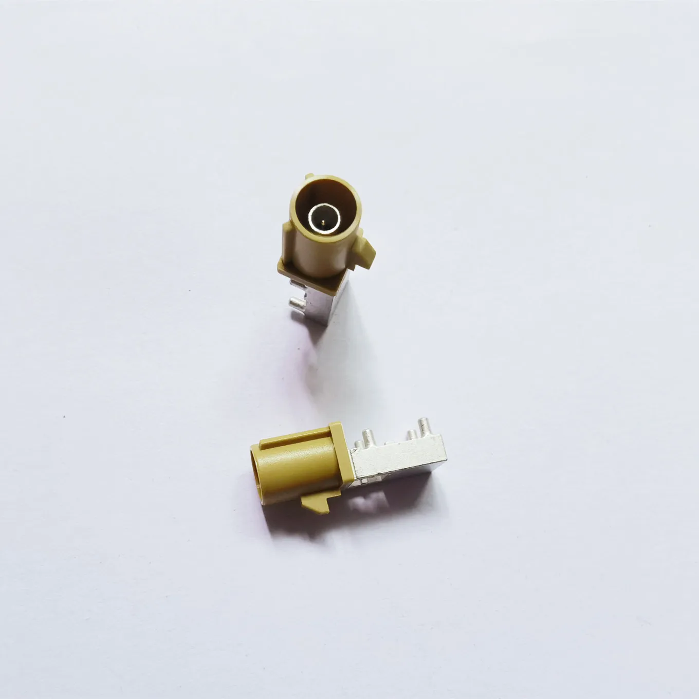 Original new 100% FAKRA-K right angle male car board end RF harness socket connector 59S2AQ-40MT5-K