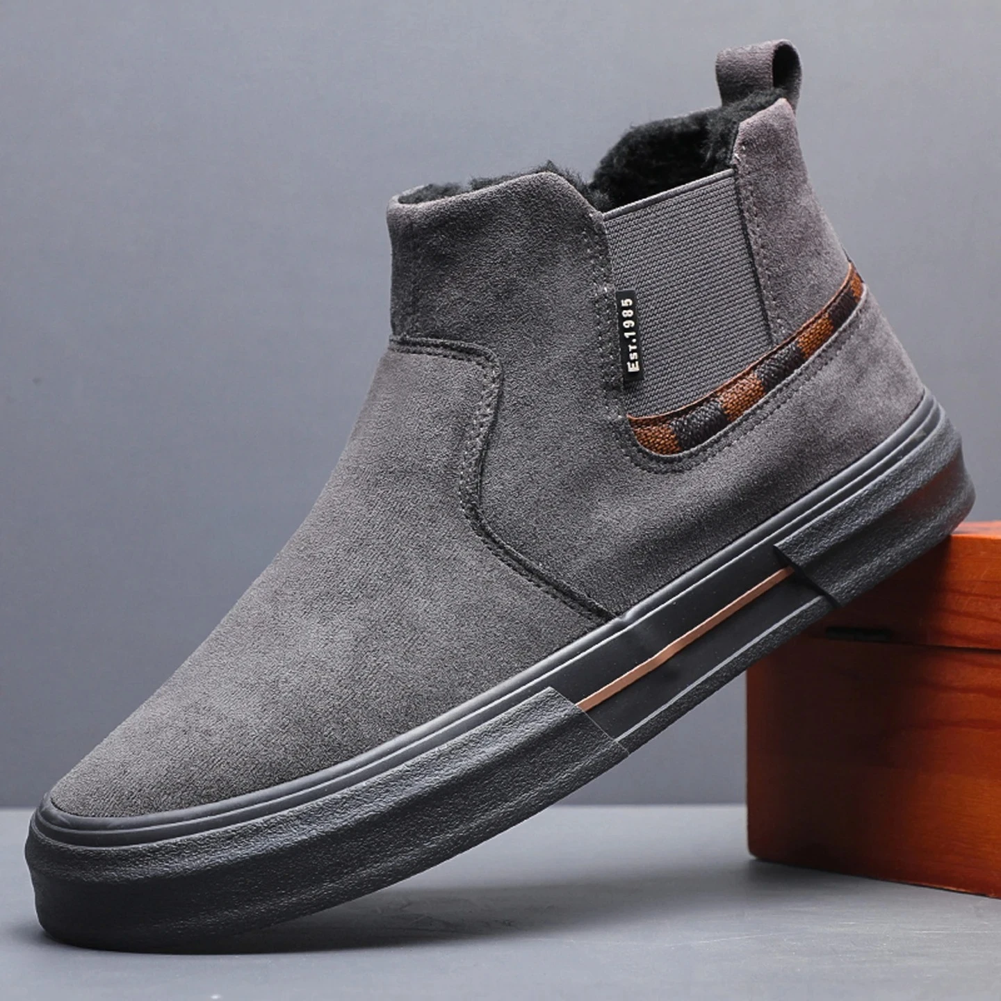 

Мужская замшевая кожаная обувь, модные ботинки, кожаная повседневная обувь с высоким берцем и плюшевой внутренней частью, зимние уличные полусапожки