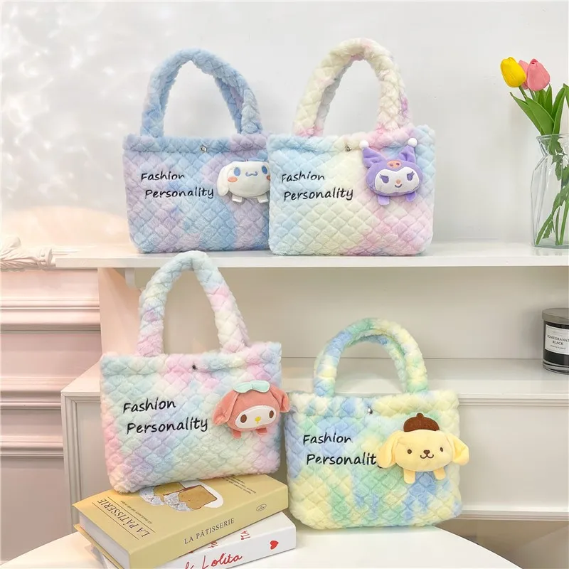 

2024 мультфильм Kuromi Cinnamoroll My Melody с помпоном Purin, мягкие плюшевые сумки-тоут, милые сумки для хранения в стиле аниме, подарки на день рождения