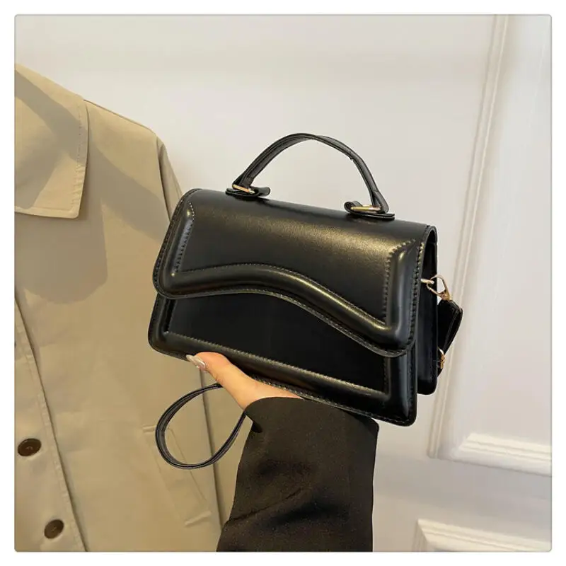 Simple and Trendy Shoulder Bag with Large Capacity Waterproof Design, Comfortable Shoulder Bag for Women's Commuting