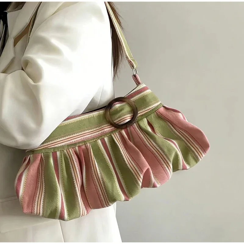 Koreanische Umhängetasche mit Polka Dots, große Tragetasche mit plissiertem Design und Holzknopf-Dekor, niedliche lässige Handtasche für Mädchen – Detail 9