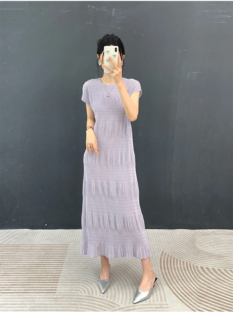 Miyake Plissee-Kleid Elegantes Weißes Mehrlagiges Sommer-Damen-Freizeitkleid Langes Maxikleid Strukturiertes Schmal Geschnittenes Schickes Alltagskleid – Detail 30
