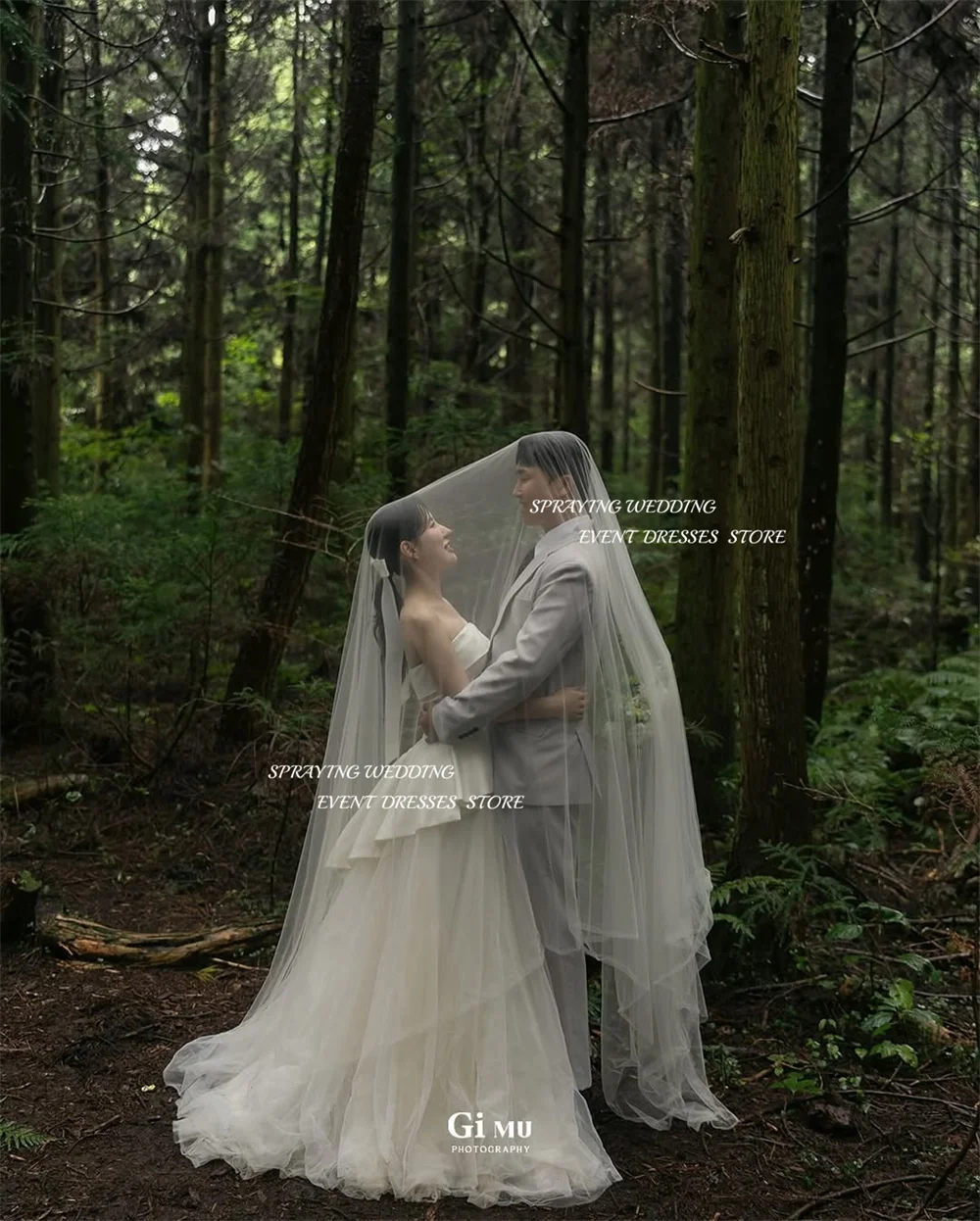 스프레이 우아한 아이보리 Tulle 새틴 한국 코르셋 웨딩 드레스 사진 촬영 Strapless Floor Length Tiered Bridal 가운 맞춤형