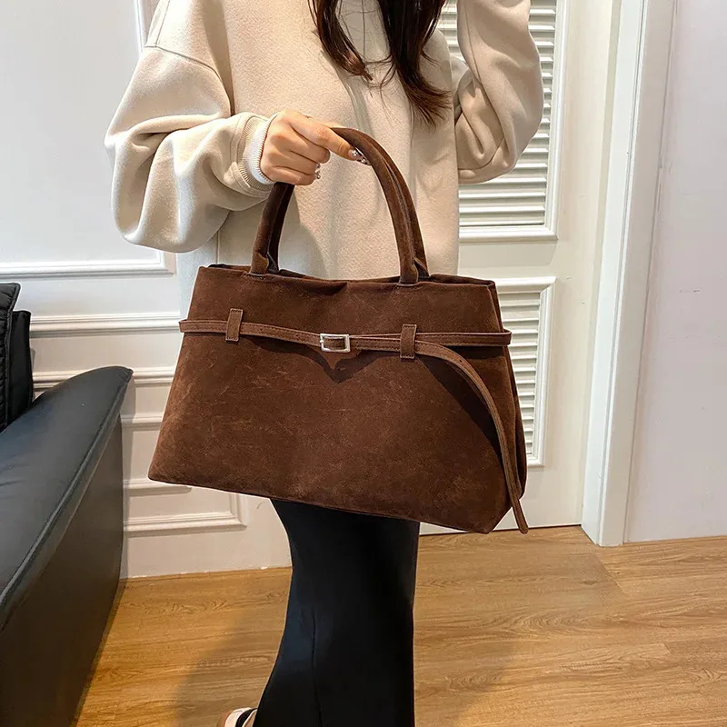 

2026 New Trend Luxury Designer Faux Suede Brown Totes Gold Buckle Shoulder Bags Large Capacity Tote Bag Vintage Style Handbags