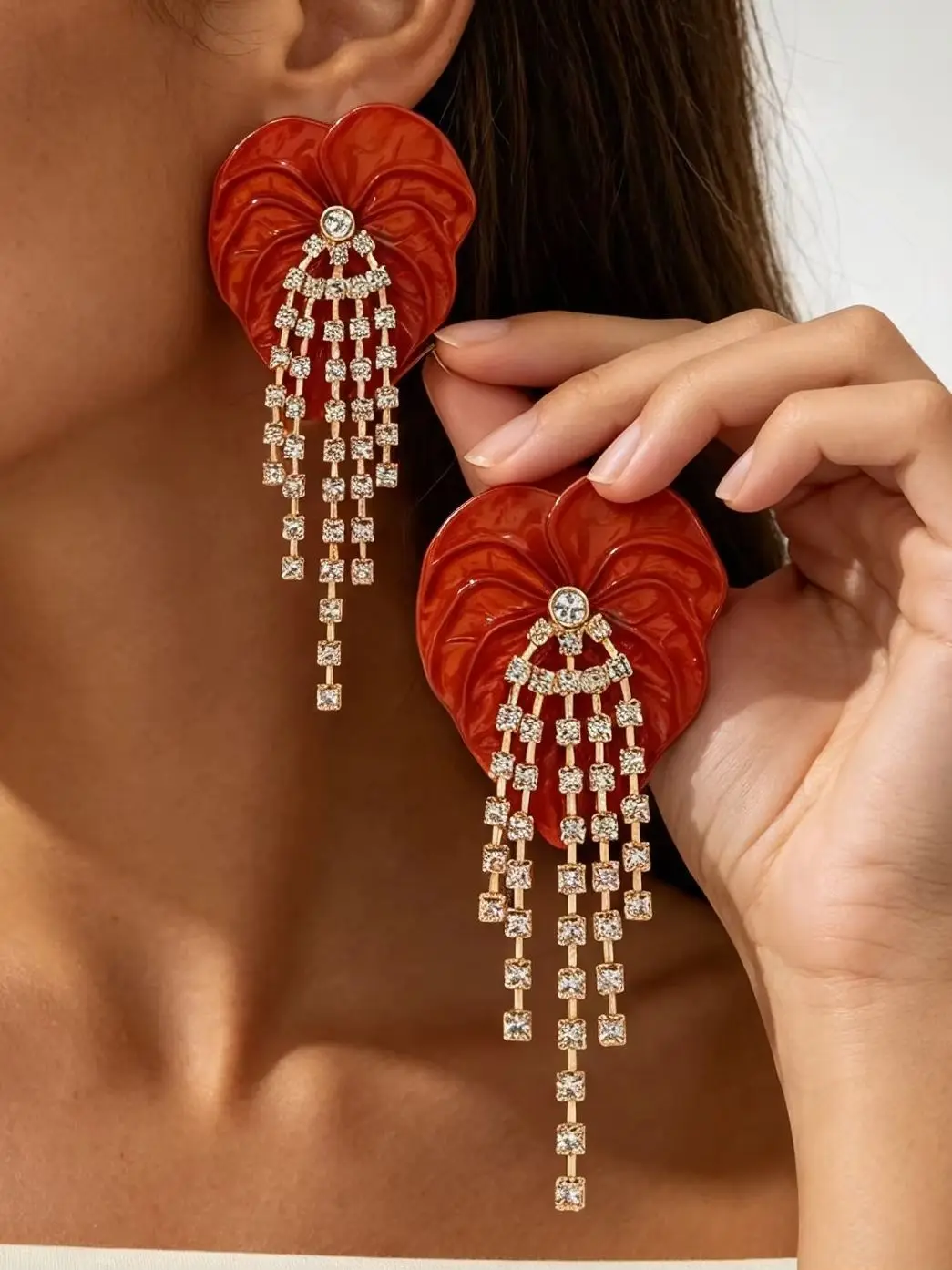 Metallrote, herzförmige, glänzende Kristall-Quasten-Ohrringe für Damen, Statement-Schmuck, Geschenke für Feiertage und Partys – Detail 2