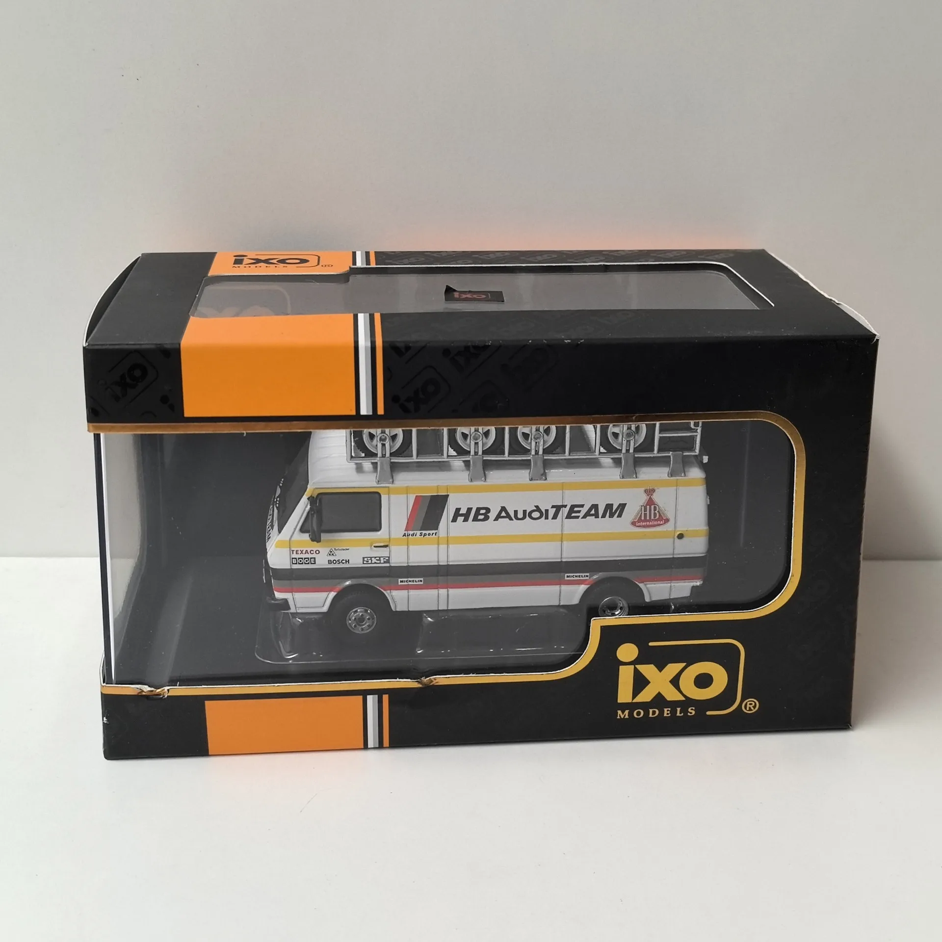 

Flaws Diecast IXO 1/43 Scale VW LT 45 LONG WHEELBASE AUDI VW Alloy Car Model Collectible Toy Gift Souvenir Display Ornament