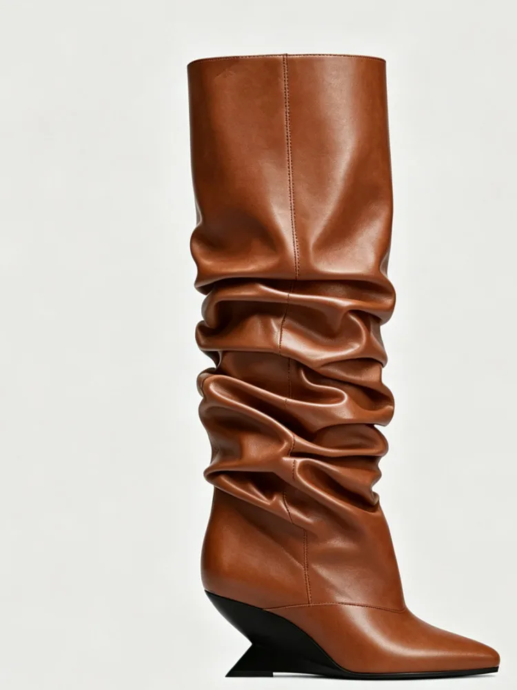 2026 Damen Neue Plissierte Keilabsatz-Stiefel mit Quadratischer Spitze, Kniehohe Stiefel, Modische Dicke Hochhackige Übergrößen-Damenstiefel