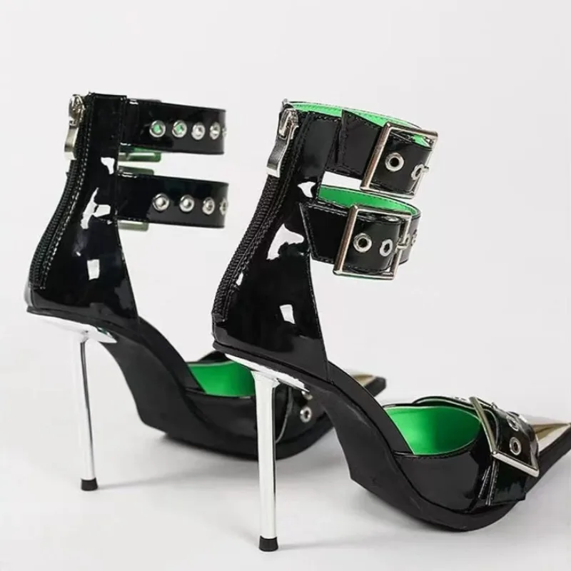 Neue High Heels Frauen Schwarz Spitz Metall Schnalle Stiletto Ferse Kühle Hübsche Niet Sandalen Frauen Sommer
