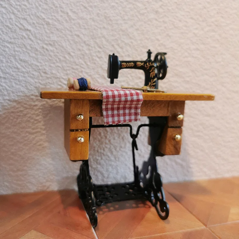 Mini Sewing Machine , Small Household Appliance, Pretend Play Toy, Furniture, Blind Box, Miniature Model, Scene Decoration