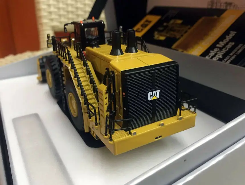 994K Wheel Loader Elite 1:125 Scale Metal Model By DieCast Masters DM85535