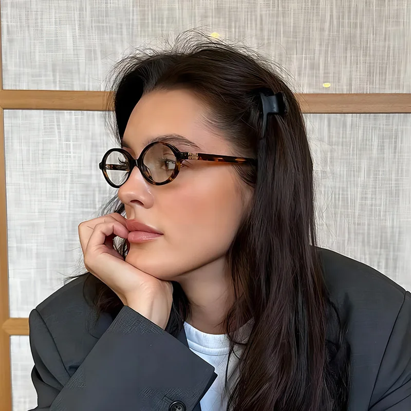 Women's Luxury Rimless Photochromic Glasses Anti-Slip UV400 Auto-Tint Elegant Eyewear for Sophisticated Daily Style F102 view 5