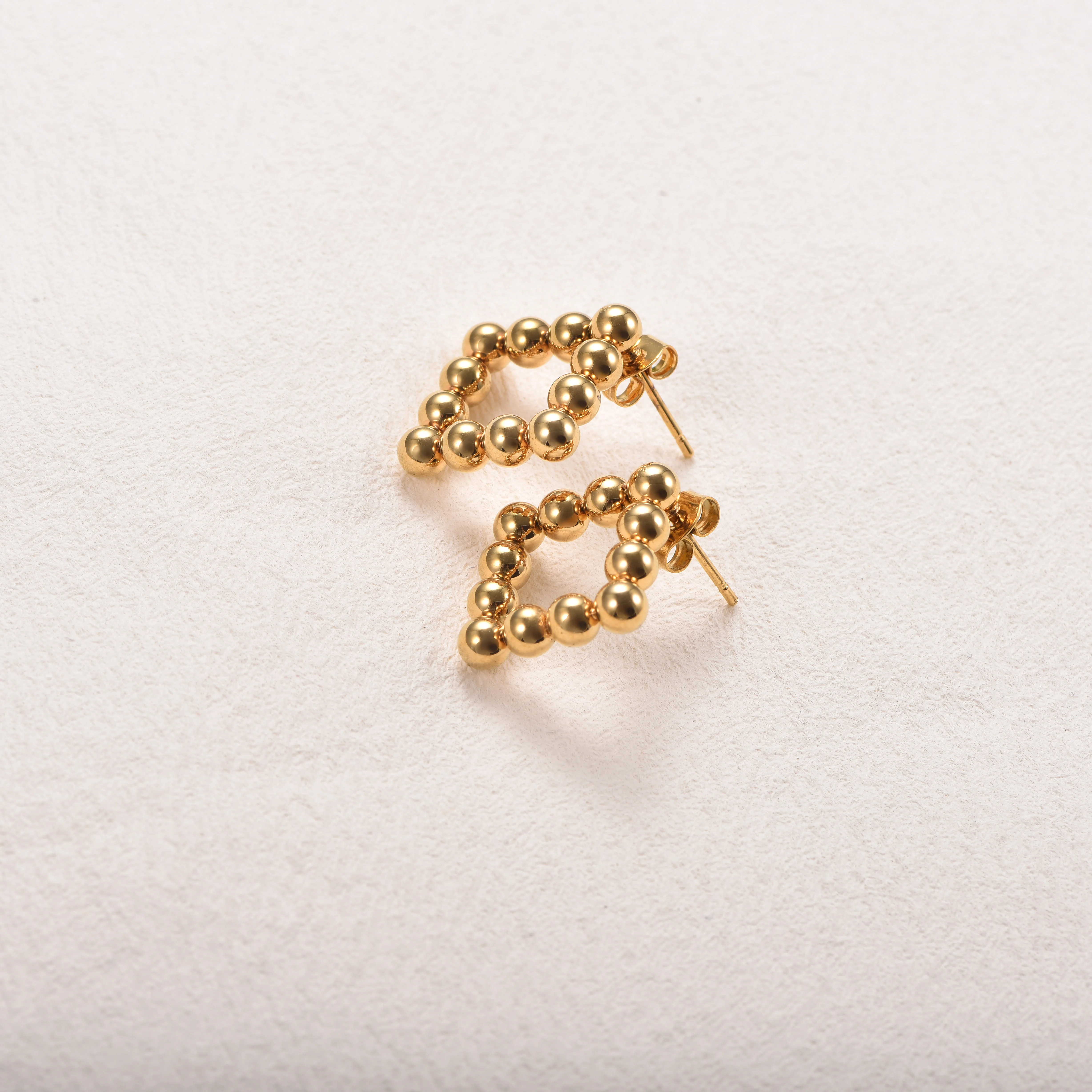 Edelstahl-Perlenohrstecker, vergoldet, geometrische Formen: Herz, Dreieck, Quadrat, Kreis, Ohrringe für Frauen, minimalistischer Schmuck – Detail 5