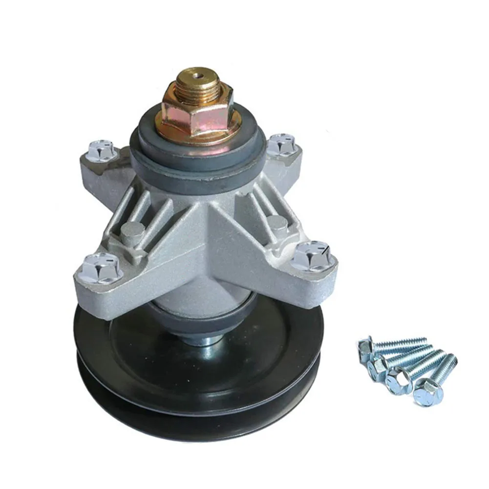 

Шпиндель в сборе 91804127, совместимый с 54-дюймовыми деками Cadet. В комплект входят необходимые компоненты для установки.