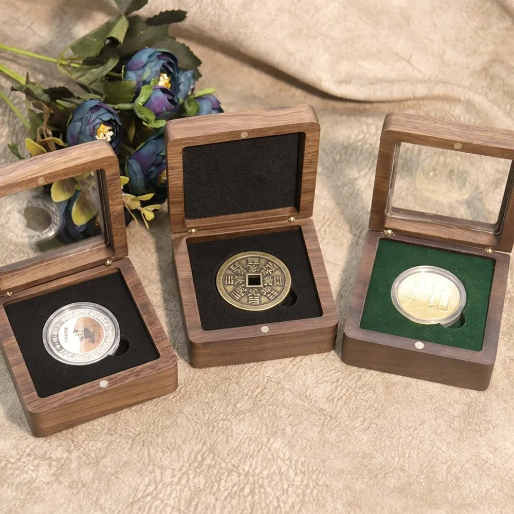 

Коробка для хранения медалей из массива дерева, пылезащитная, портативная, для путешествий, для памятных монет, с откидной крышкой, для значков