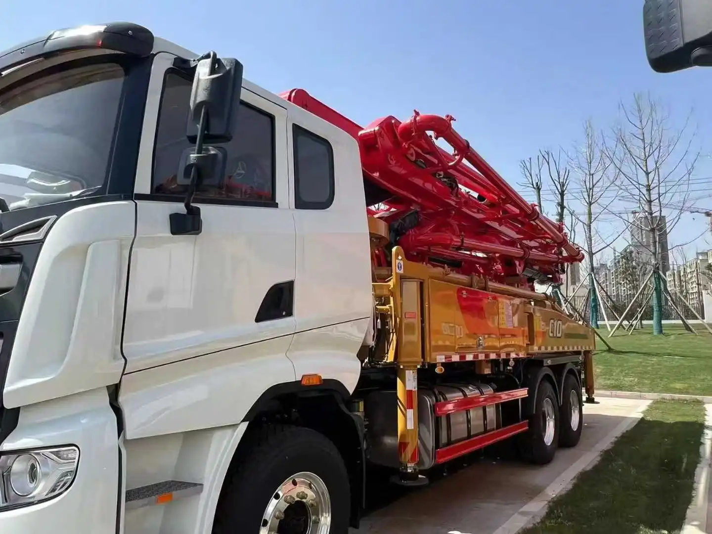 Custom 28M 32m Concrete Pump Truck Flexible 5-Section Boom for Complex Urban Site