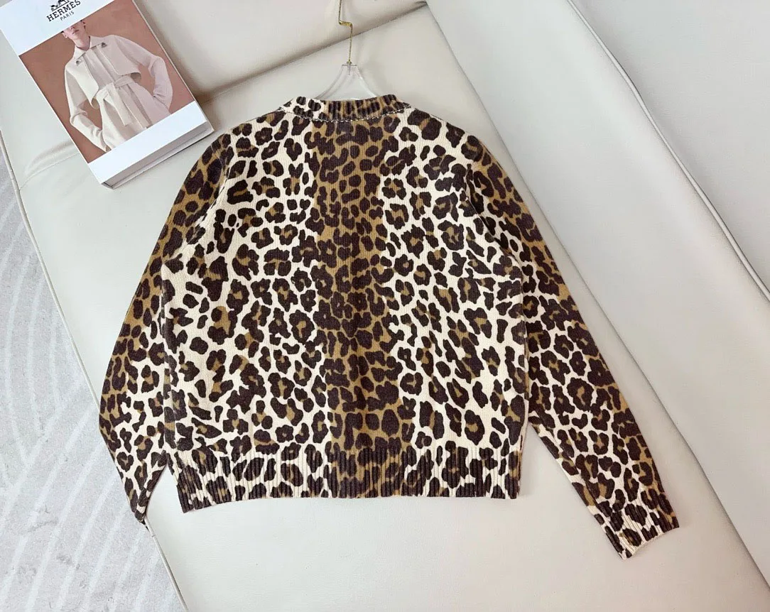 2024 New Printed Leopard Print Wool Knitted Cardigan, Comfortable, Skin Friendly, Personalized, And Age Reducing Women\'s Jacket