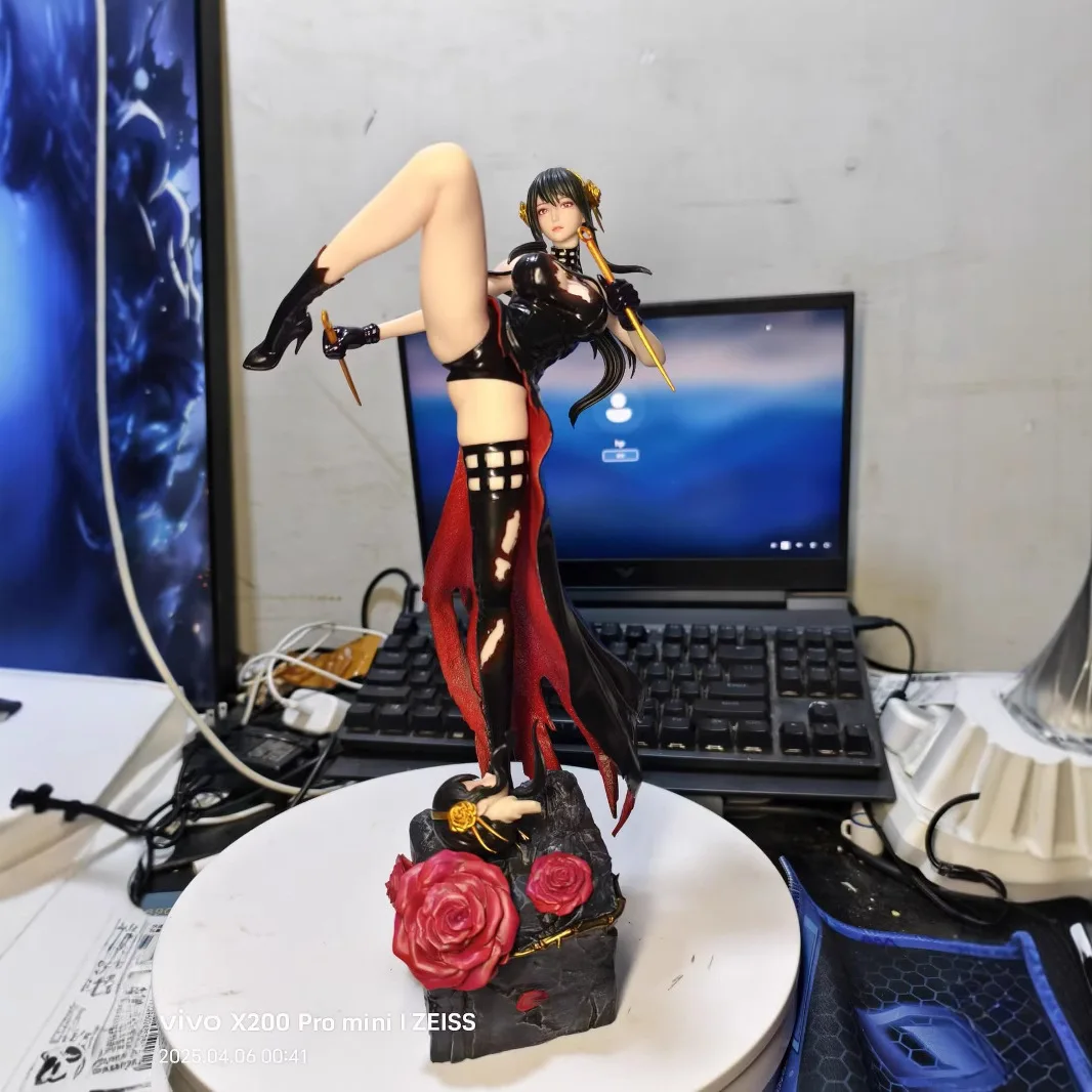 

Spy x Family Yor Forger Figure Set, 2 Poses Anime Statue w/ Knife & Dress, Desktop Collectible for Adults