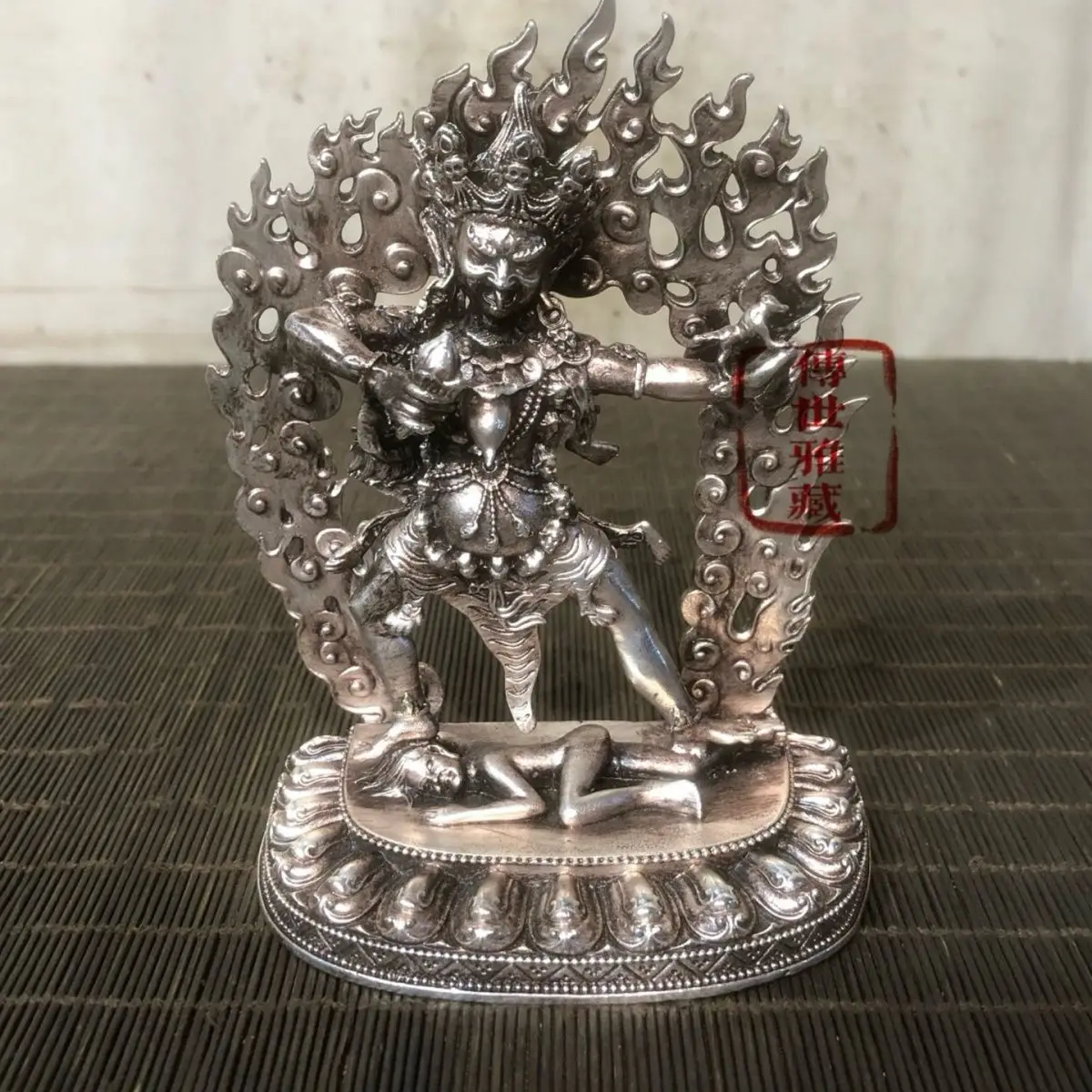 Exquisite bronze statue of Vajrayana Bodhisattva, antique bronze ornaments