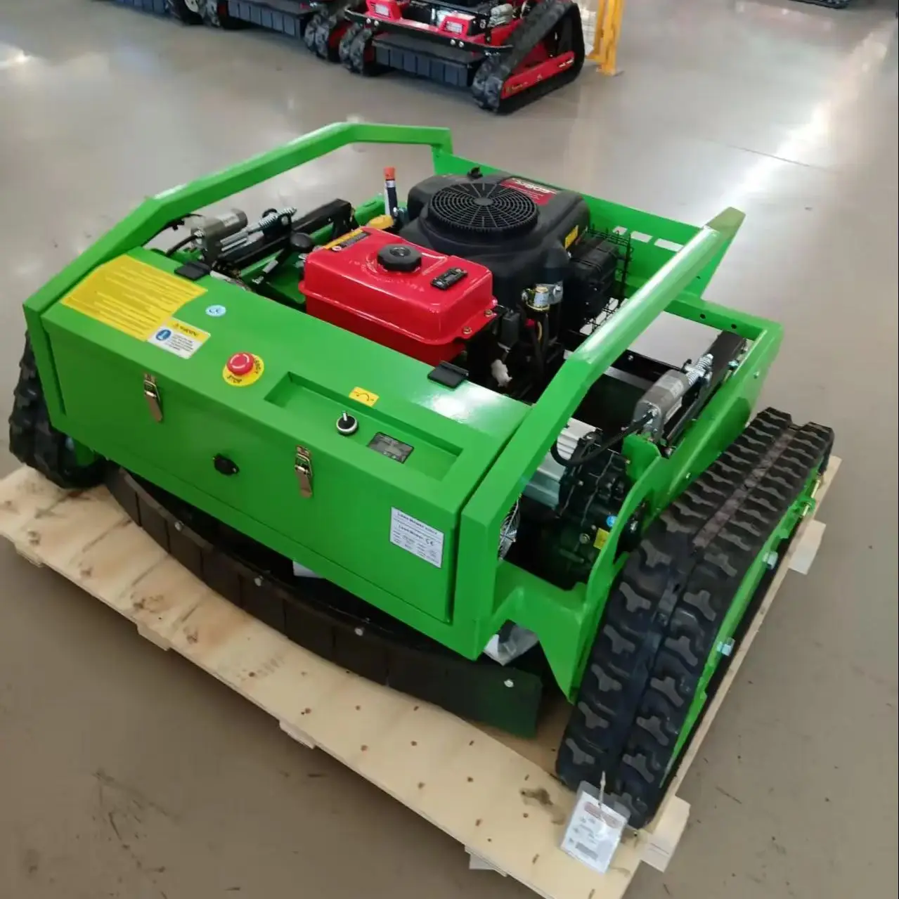 Mesin pemotong rumput robo berkualitas tinggi dengan kontrol jarak jauh cerdas, efisiensi pemotongan 4000 meter persegi/jam, dilengkapi pompa oli dan motor reduksi.