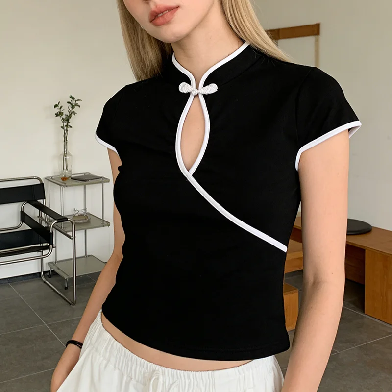 Damen-Frühlingsmode: Vielseitiges T-Shirt-Oberteil im chinesischen Stil mit offenem Kragen, Schnallen, kurzen Ärmeln und Farbblock-Design für die Taille