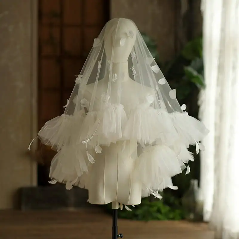 Fashion White Wedding Veil Appliques petals Blusher Length One Layer Long Ruffles Applique Edge Bridal Veils For Bride Voile