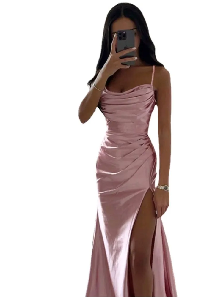 女性の新しいブラジャーシュリンクプリーツスプリットサテンロングドレス 2025 夏のファッションセクシーなパゲッティストラップスリムフィットラップパッケージヒップドレス