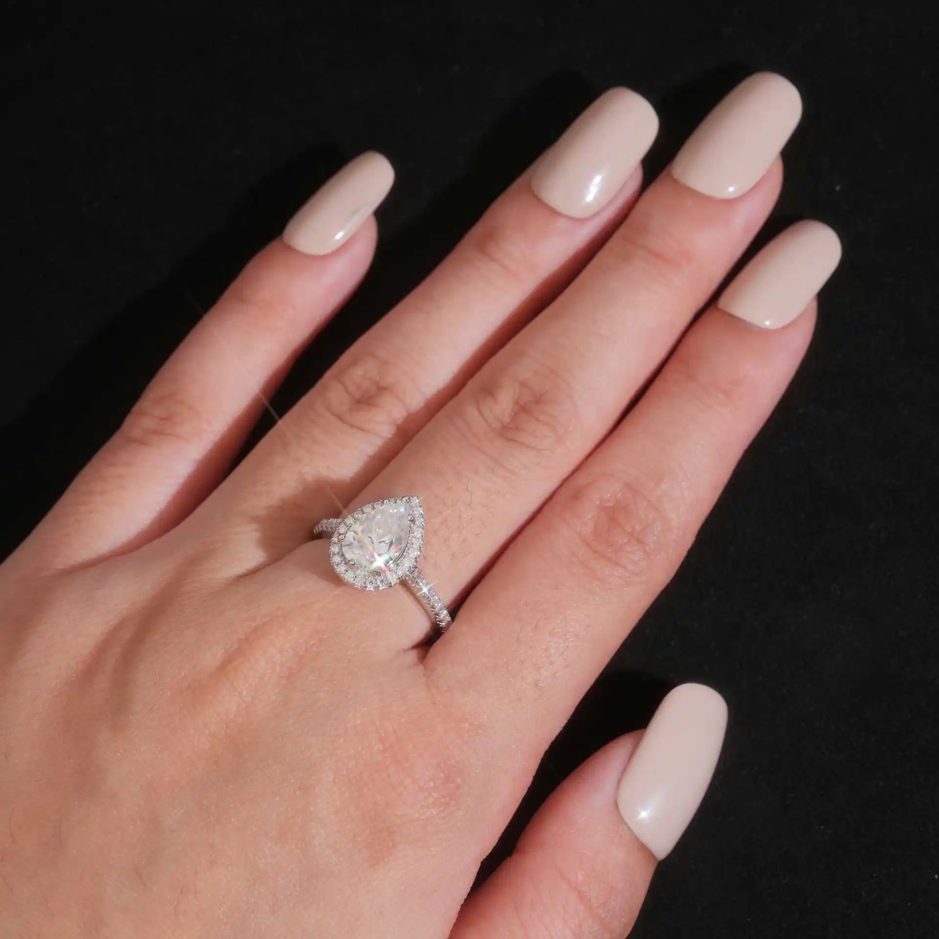 925 Silver Water Droplet Ring with 2-Carat Moissanite Fashionable High-End Boutique Jewelry for Proposal Confession And Romance