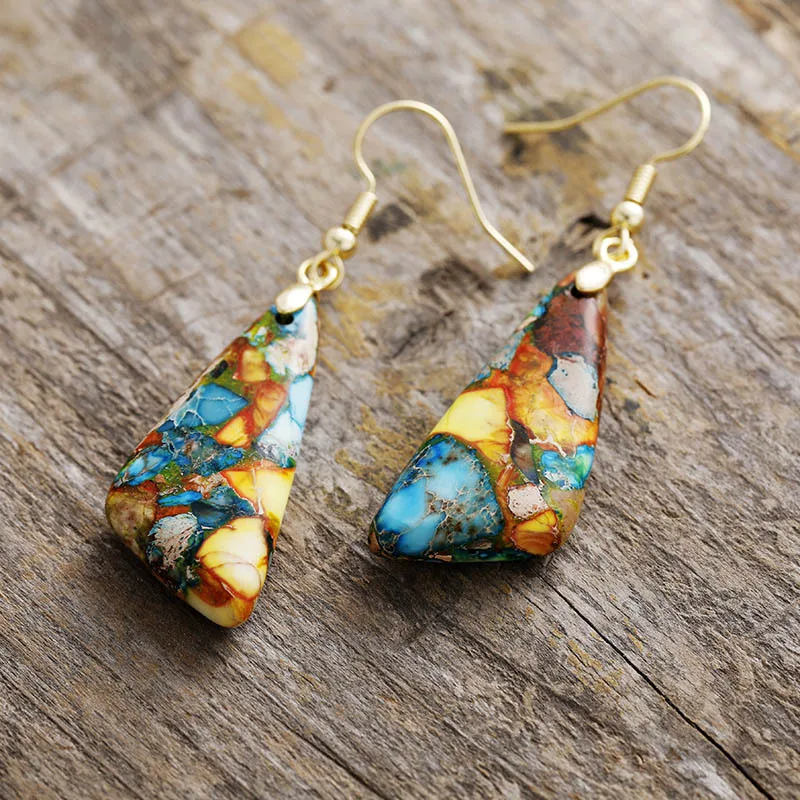 Gomggsale Striking Triangular Gemstone Earrings: A Showcase of Natural Diversity