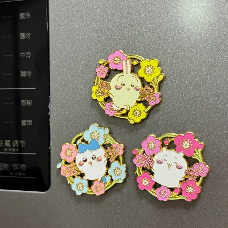Chiikawa Sakura Sezonowa Seria Metalowy Magnes na Lodówkę Usagi Anime Naklejka na Lodówkę Kolekcjonerskie Ozdoby Prezent
