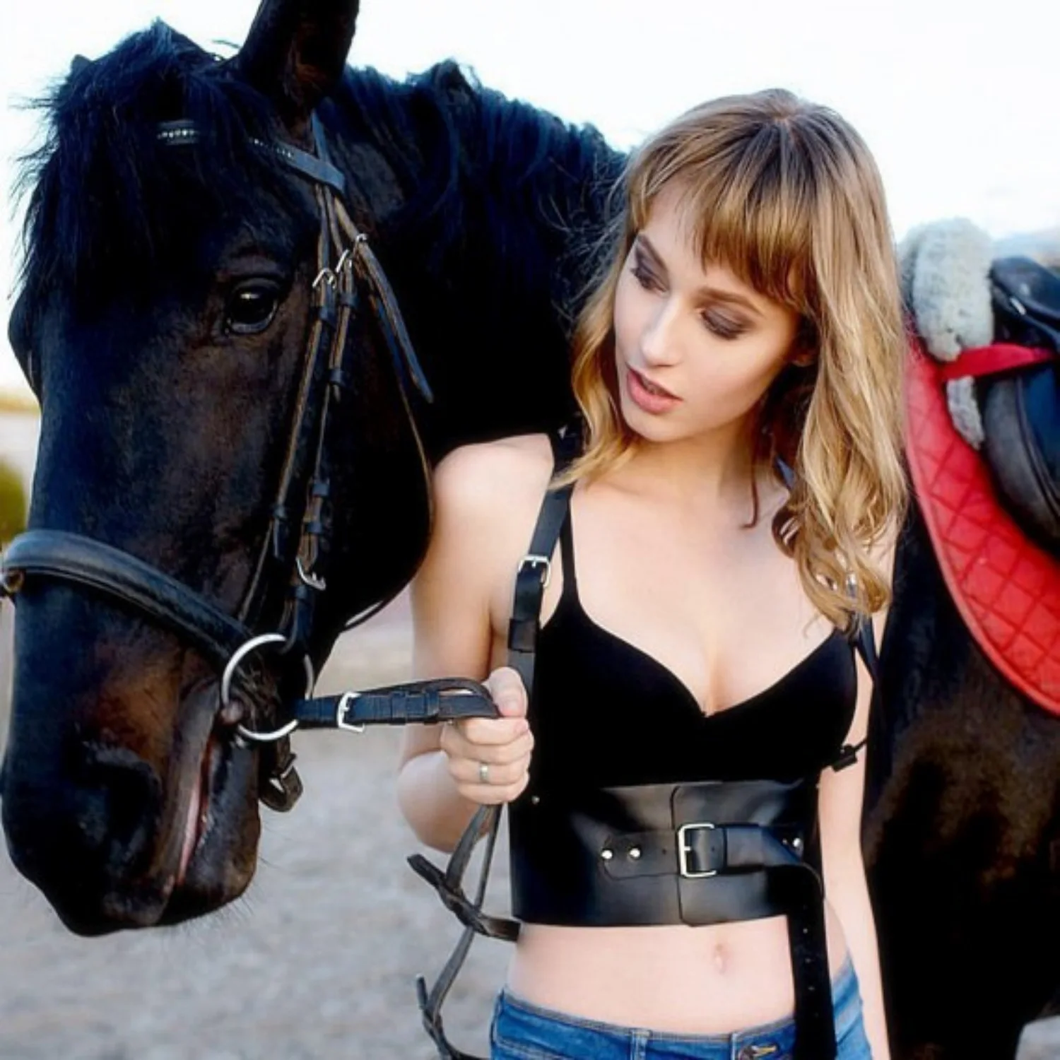 เข็มขัดรัดเอวแบบกว้างสำหรับผู้หญิงรุ่นใหม่ เครื่องประดับแฟชั่นทันสมัยพร้อมดีไซน์แบบห่วงเดี่ยวอเนกประสงค์