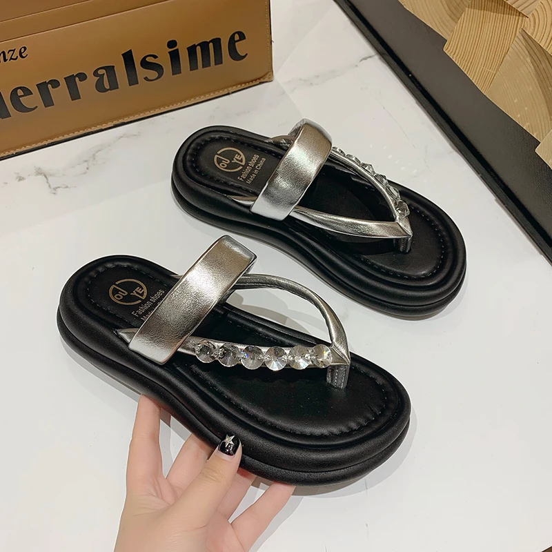 Thick Bottom Flip-flops Summer New Rhinestones Clamp Foot Beach Breathable Anti-slip Wear-resistant Sandals