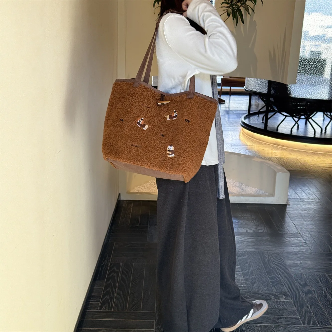 Nice Bag New Autumn Winter Retro Embroidered Commuter Cute Fake Mink New Large Capacity Simple Single-Shoulder Tote Women's Bag