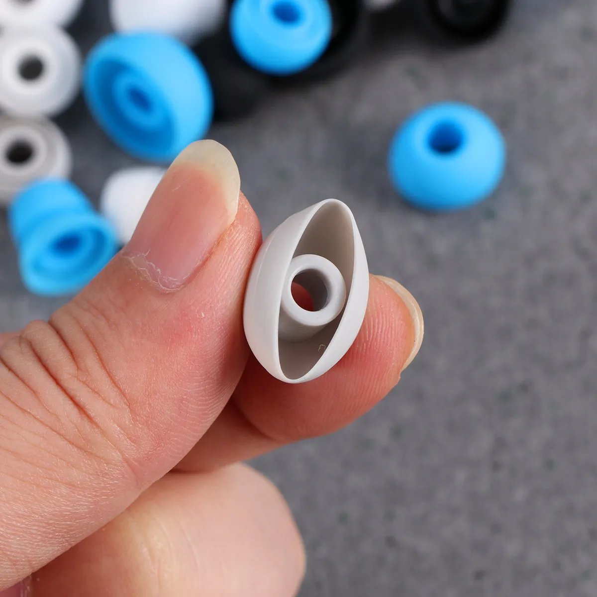 Silicone Earphone Tips 32 Pack Soft Comfort Fit Replacement Eartips for Running Music Calls Black White Grey