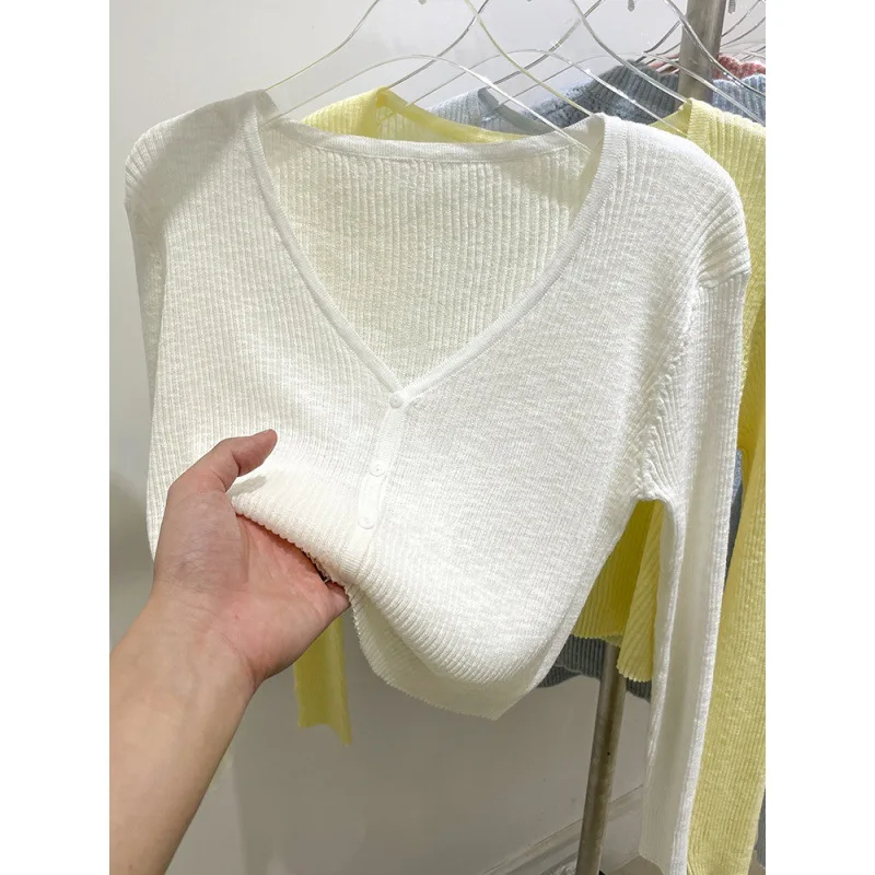 Cardigan lavorato a maglia in seta di ghiaccio Top corto Camicia piccola con base per protezione solare dal design sottile da donna Nuova camicia copricostume